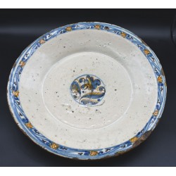 Plato serie Tricolor cerámica de Talavera siglo XVII