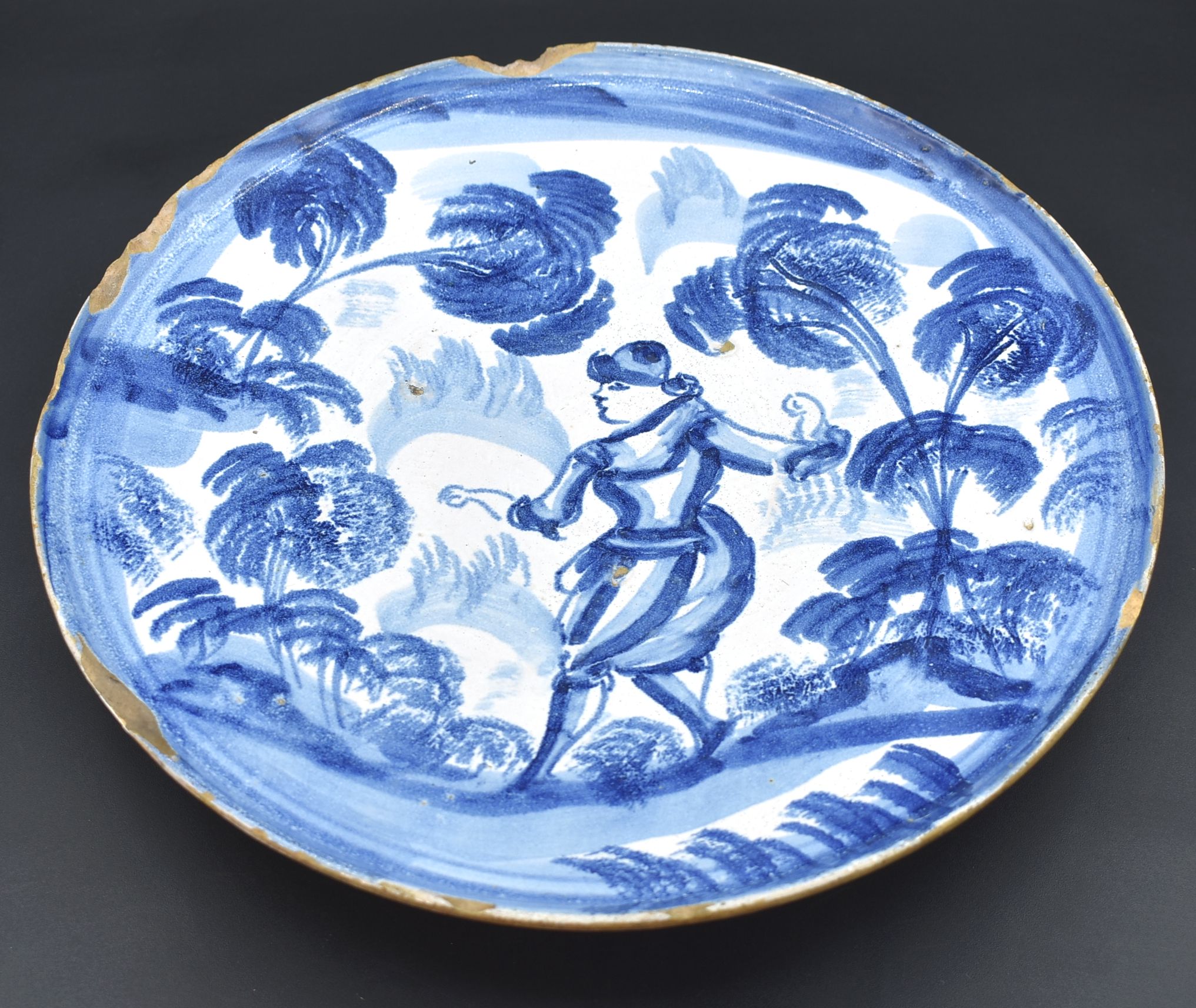ceramica esponjado azul de Teruel, personaje del siglo XVIII