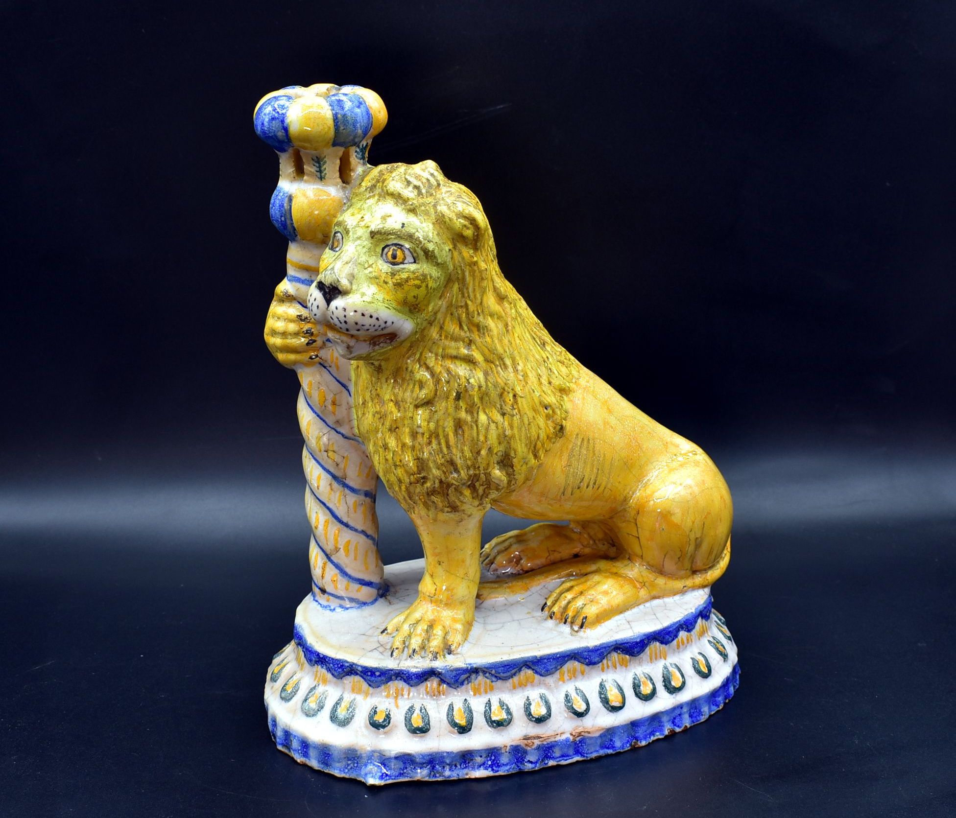 Leon Hispano siglo XVIII ceramica de Talavera